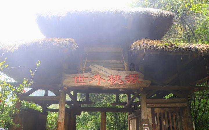 我小孩快两岁了在家很活波，在外面却一言不发很怕陌生游戏画面